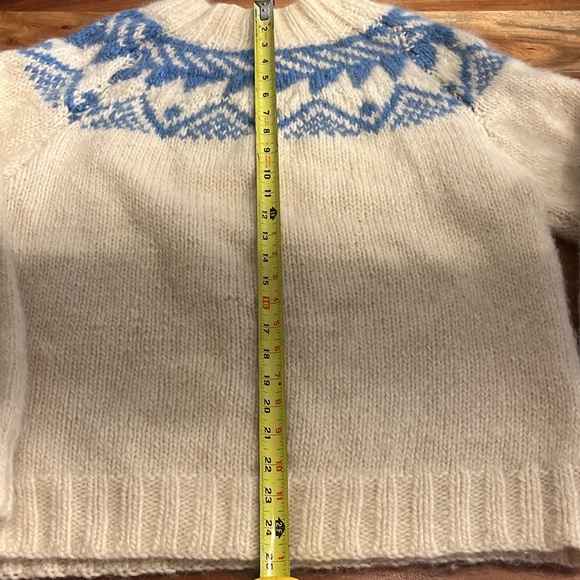 Not your average handmade grandma’s wool knit sweater cream and blue fits large - Picture 4 of 12